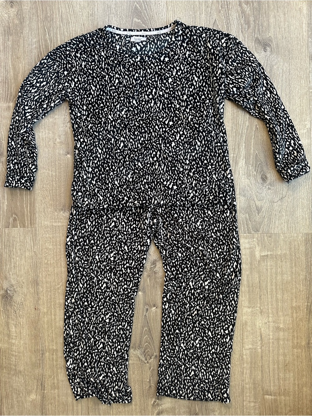 Women’s Black & White Printed Long Sleeve Pajama Set